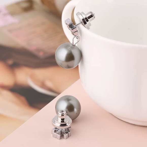 Tory Burch Small Silver Logo Gray Pearl Drop Earrings - Picture 5 of 10